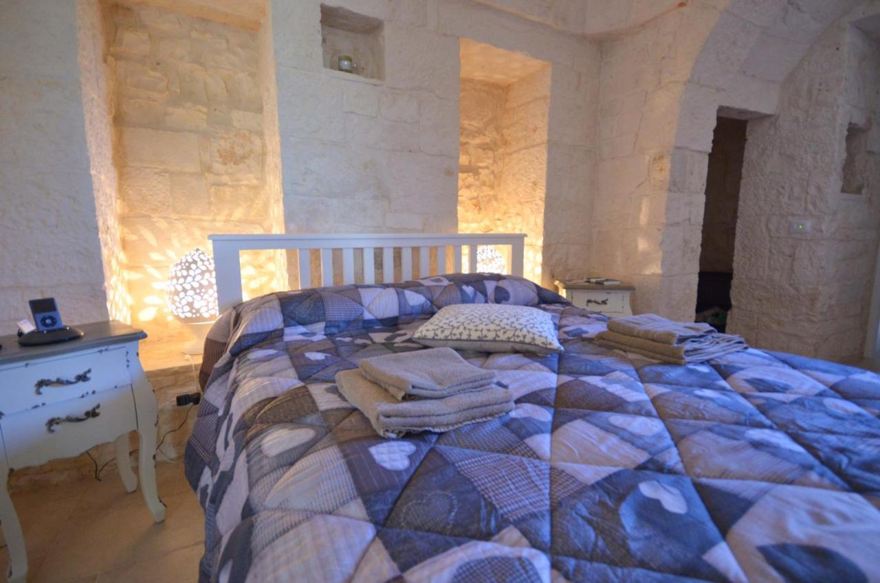 Trulli Petra Chiara Bed & Breakfast Locorotondo Exterior foto