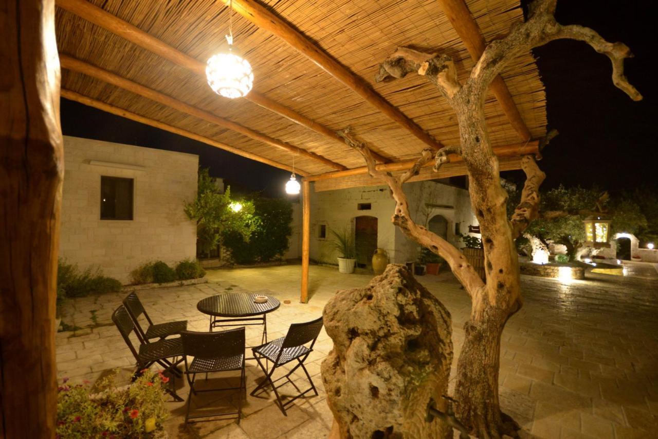 Trulli Petra Chiara Bed & Breakfast Locorotondo Exterior foto