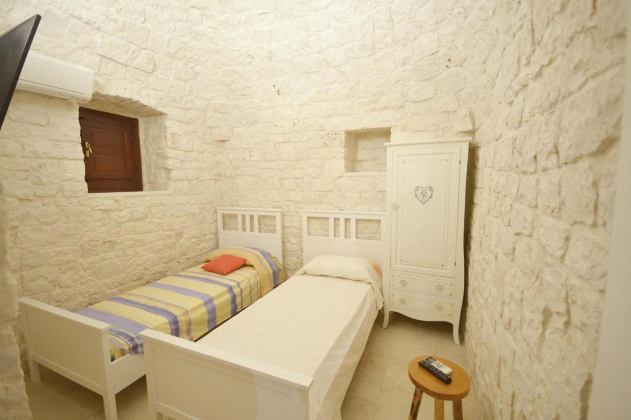 Trulli Petra Chiara Bed & Breakfast Locorotondo Exterior foto