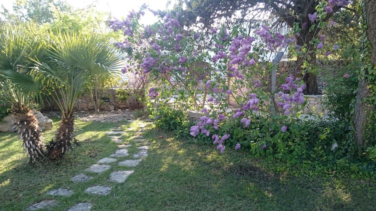 Trulli Petra Chiara Bed & Breakfast Locorotondo Exterior foto
