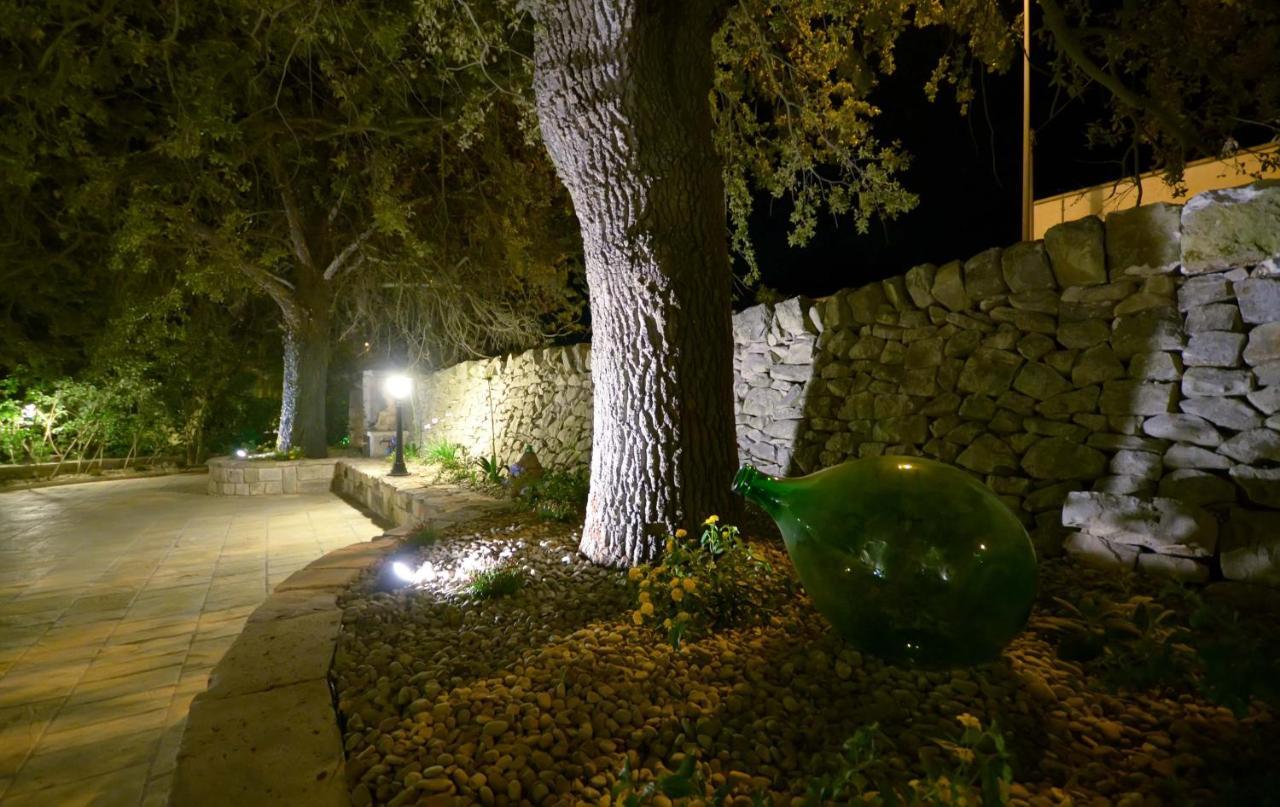 Trulli Petra Chiara Bed & Breakfast Locorotondo Exterior foto