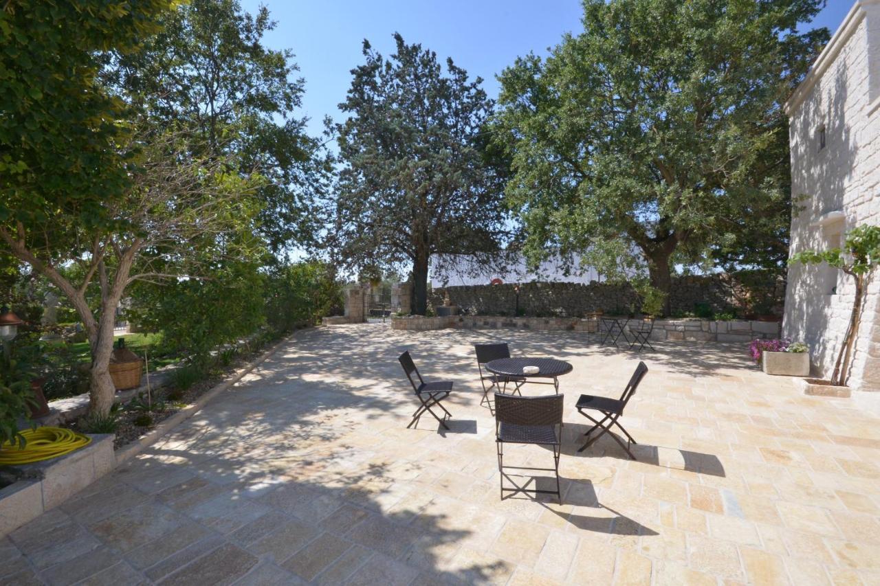 Trulli Petra Chiara Bed & Breakfast Locorotondo Exterior foto
