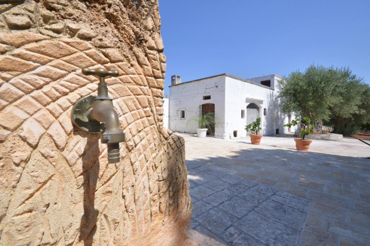 Trulli Petra Chiara Bed & Breakfast Locorotondo Exterior foto