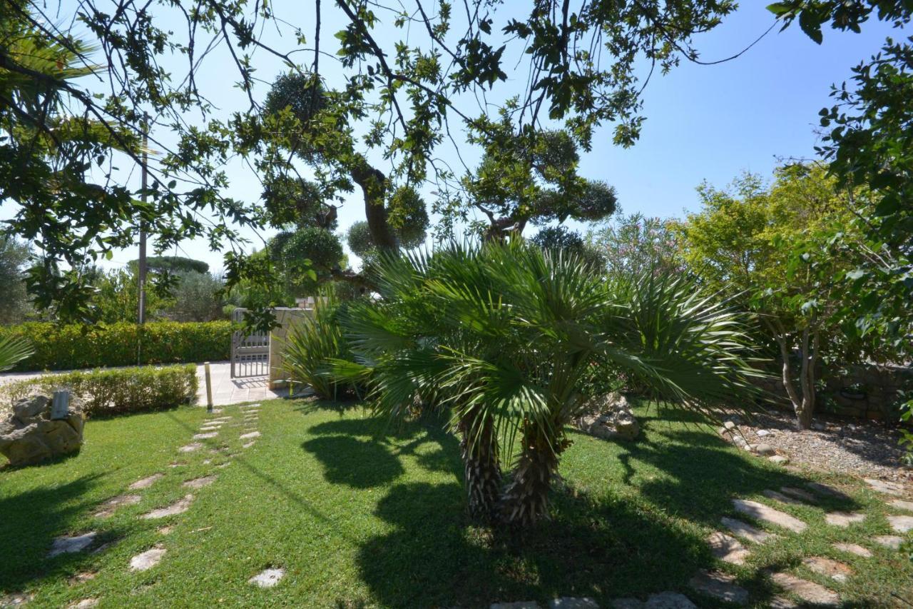 Trulli Petra Chiara Bed & Breakfast Locorotondo Exterior foto