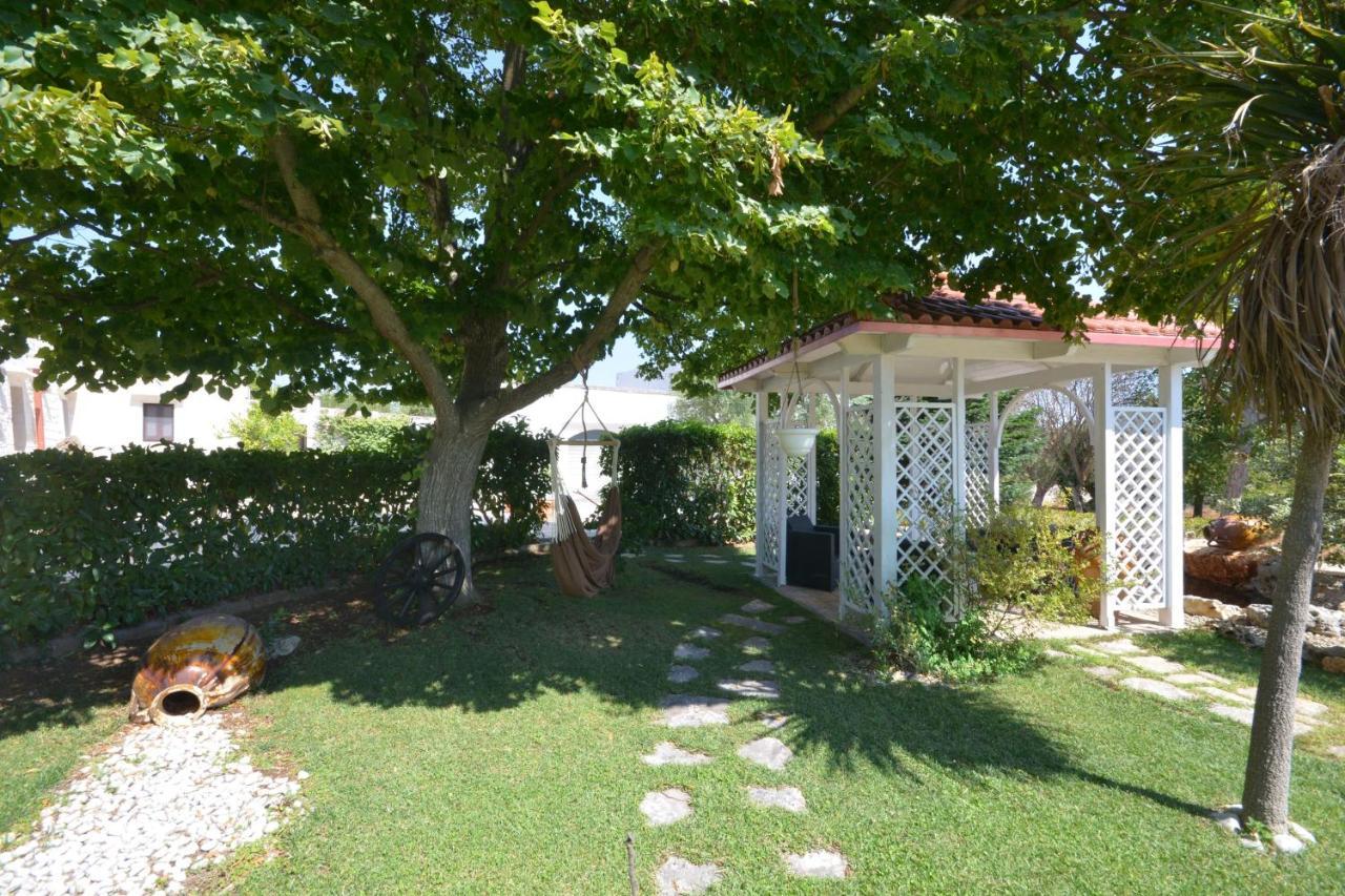 Trulli Petra Chiara Bed & Breakfast Locorotondo Exterior foto