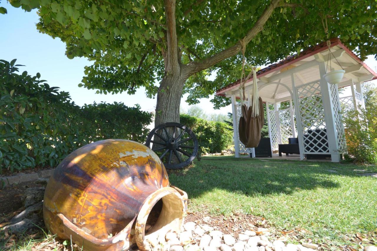 Trulli Petra Chiara Bed & Breakfast Locorotondo Exterior foto