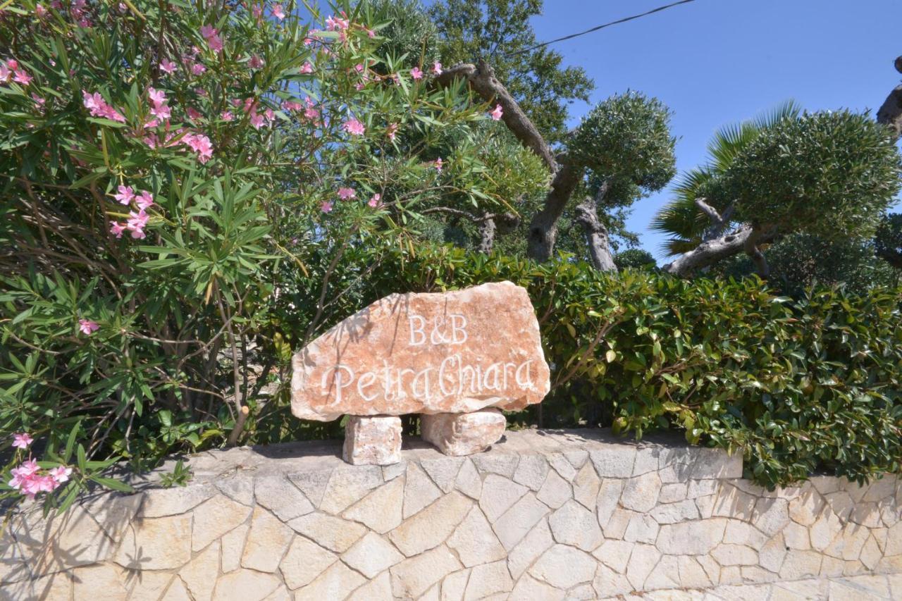 Trulli Petra Chiara Bed & Breakfast Locorotondo Exterior foto