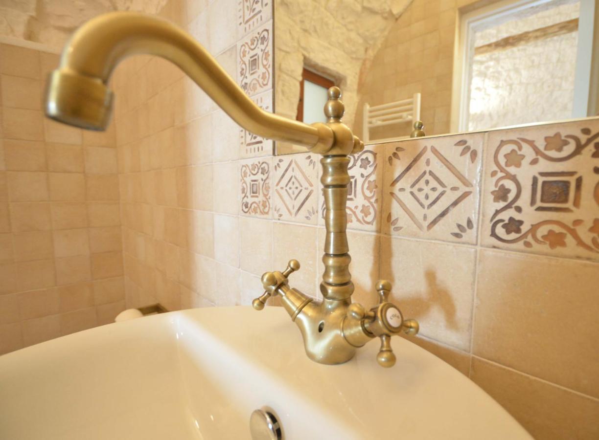 Trulli Petra Chiara Bed & Breakfast Locorotondo Exterior foto