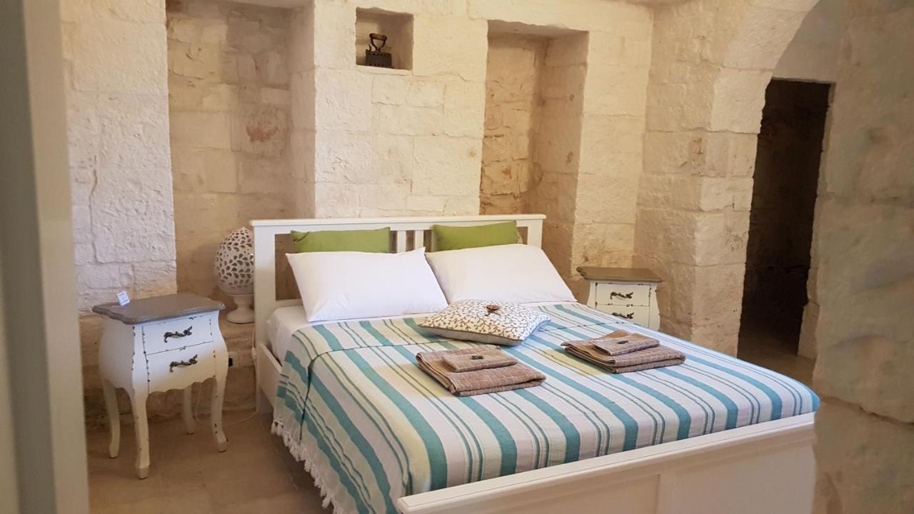 Trulli Petra Chiara Bed & Breakfast Locorotondo Exterior foto