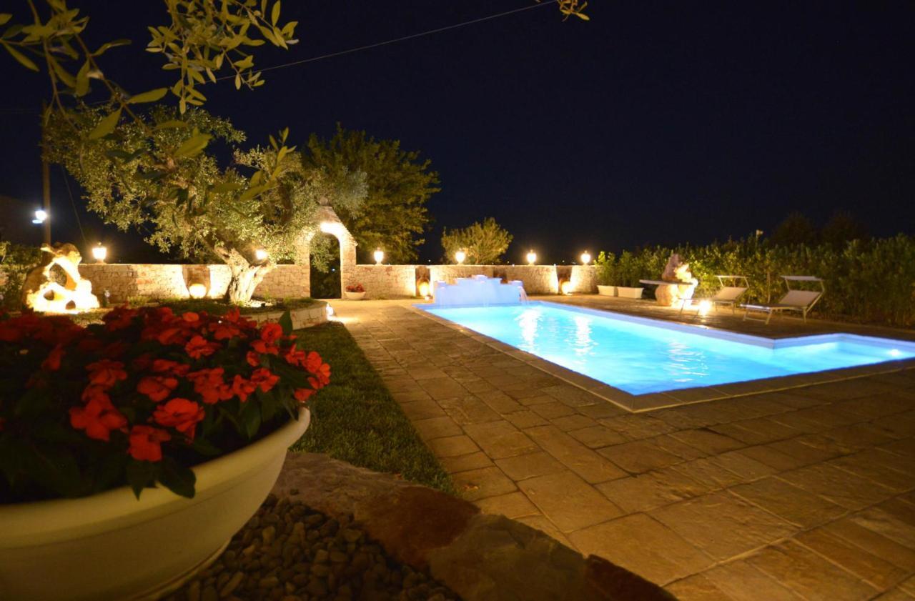 Trulli Petra Chiara Bed & Breakfast Locorotondo Exterior foto